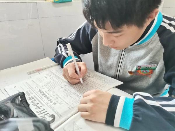 高三（8）班 高文皓.jpg